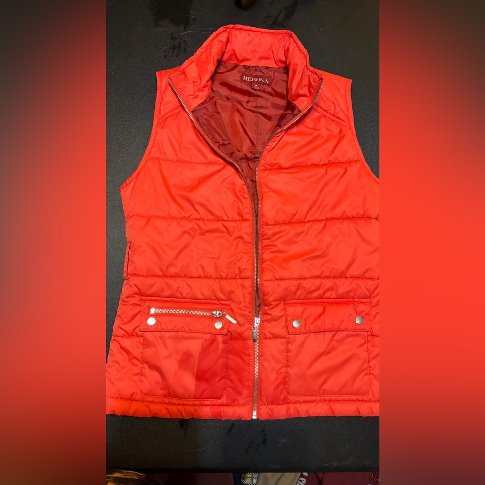 Women’s Marona vest coral color size, medium pit to pit  18 inches